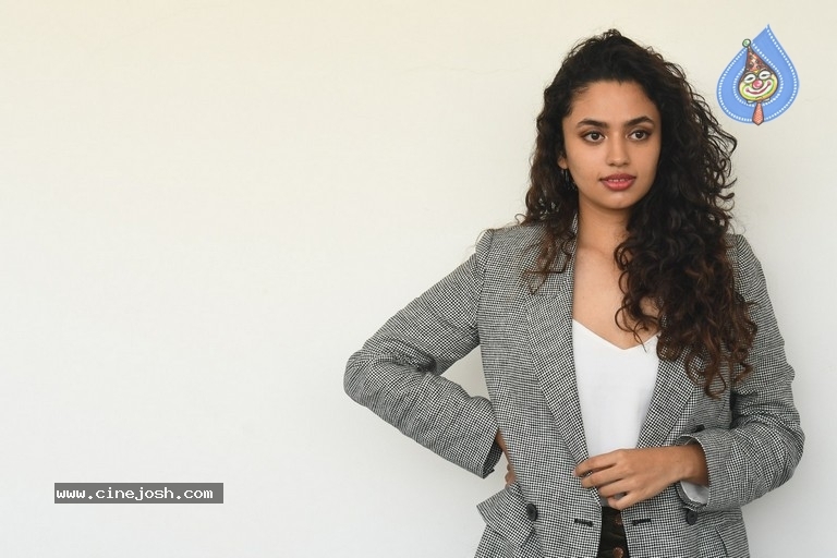 Malavika Nair Images - 7 / 42 photos