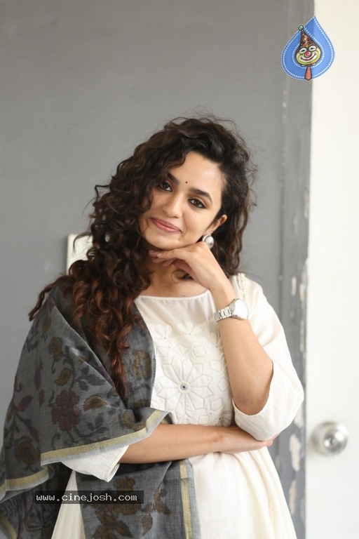 Malavika Nair Latest Photos - 13 / 20 photos