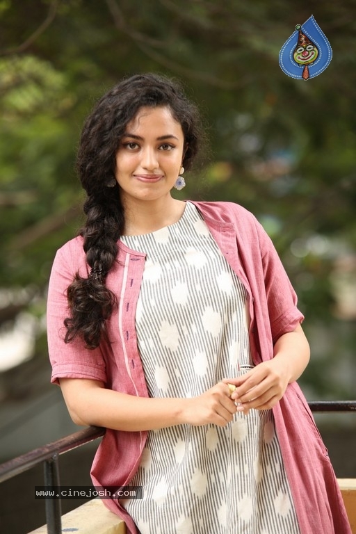 Malavika Nair New Photos - 16 / 32 photos