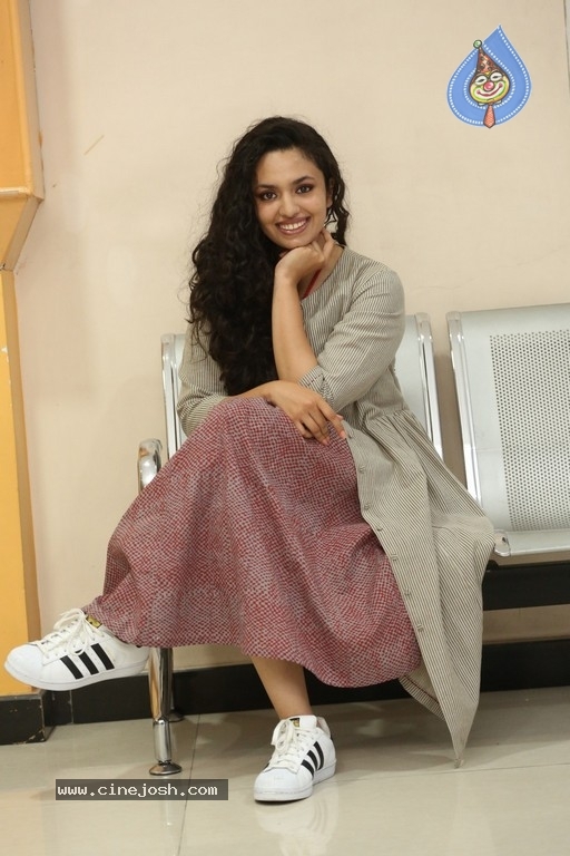 Malavika Nair Stills - 9 / 42 photos