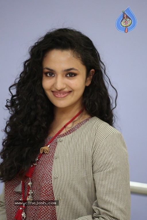 Malavika Nair Stills - 13 / 42 photos