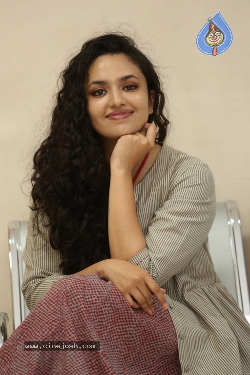 Malavika Nair Stills - 17 / 42 photos