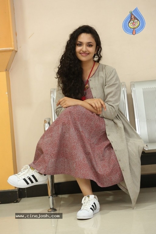 Malavika Nair Stills - 18 / 42 photos