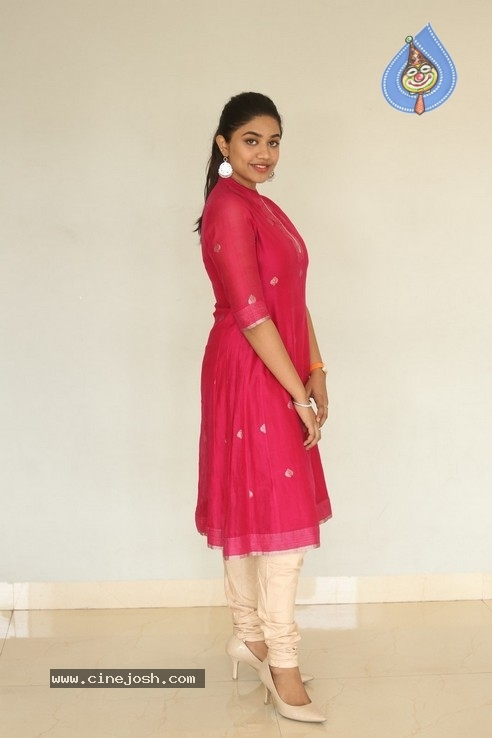 Malavika Satheesan Pics - 2 / 21 photos