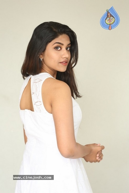 Malavika Satheesan Stills - 7 / 36 photos