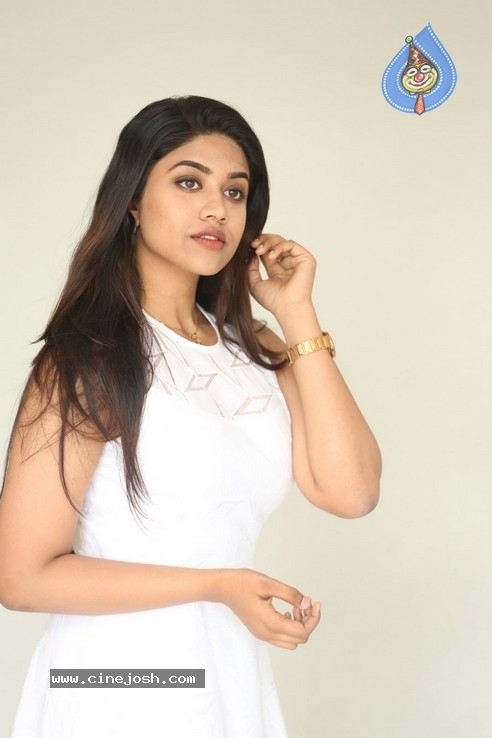 Malavika Satheesan Stills - 10 / 36 photos