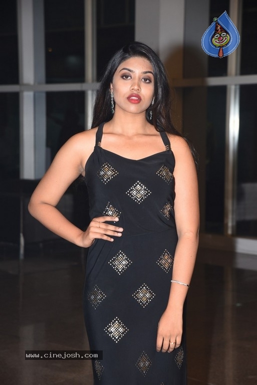 Malavika Satheesan Stills - 10 / 21 photos