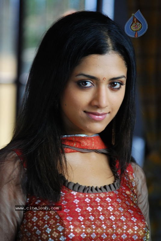 Mamatha Mohandas latest photos - 75 / 100 photos