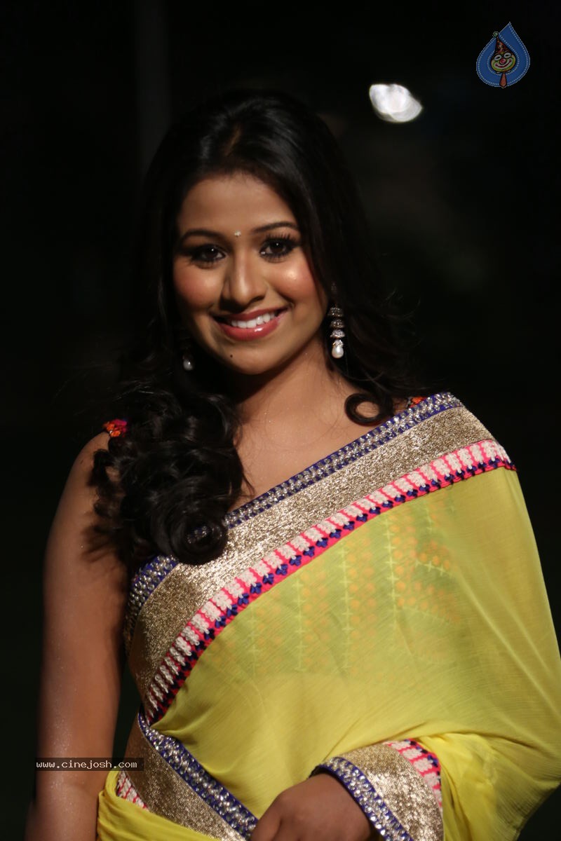 Manalee Stills - 28 / 48 photos