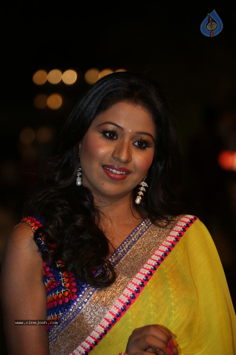 Manalee Stills - 32 / 48 photos