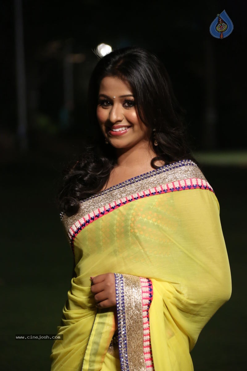 Manalee Stills - 34 / 48 photos