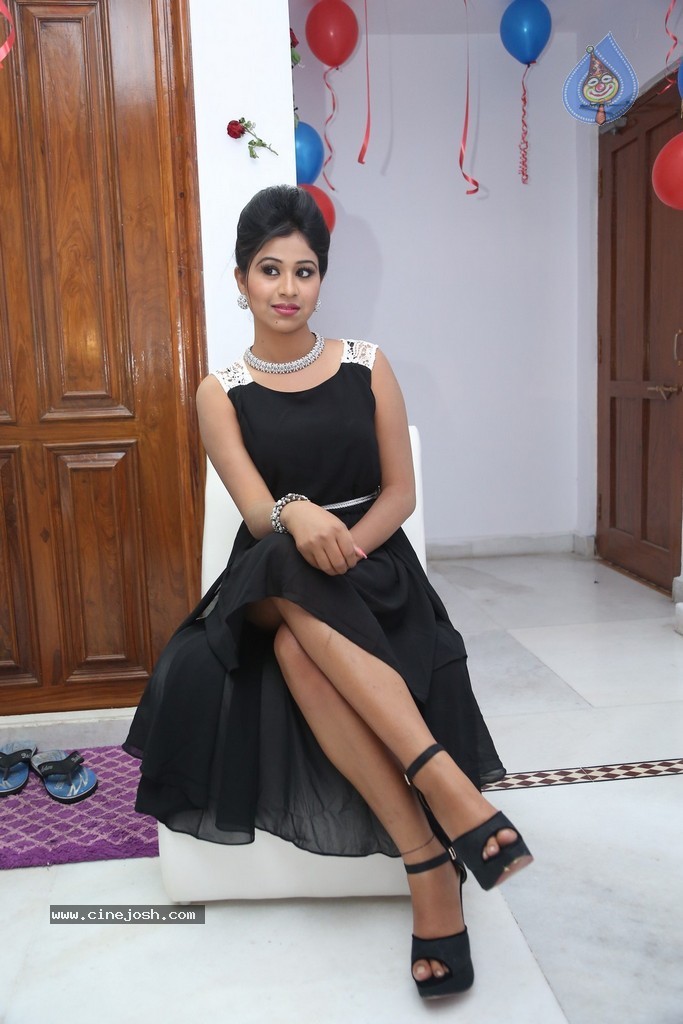 Manali Rathod Hot Stills - 25 / 134 photos