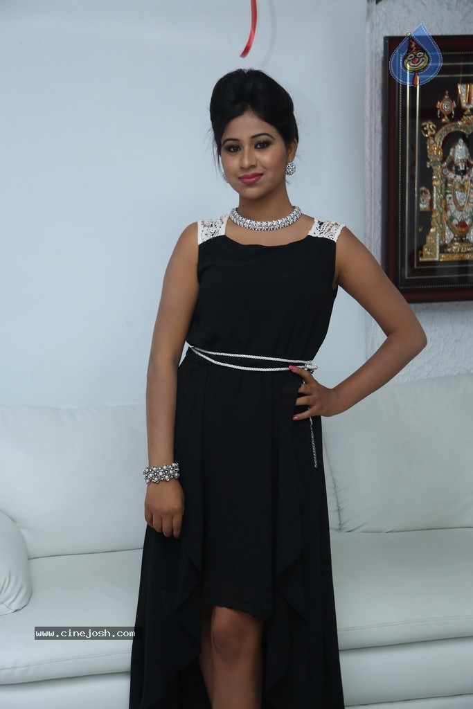 Manali Rathod Hot Stills - 43 / 134 photos