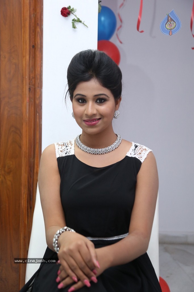 Manali Rathod Hot Stills - 48 / 134 photos