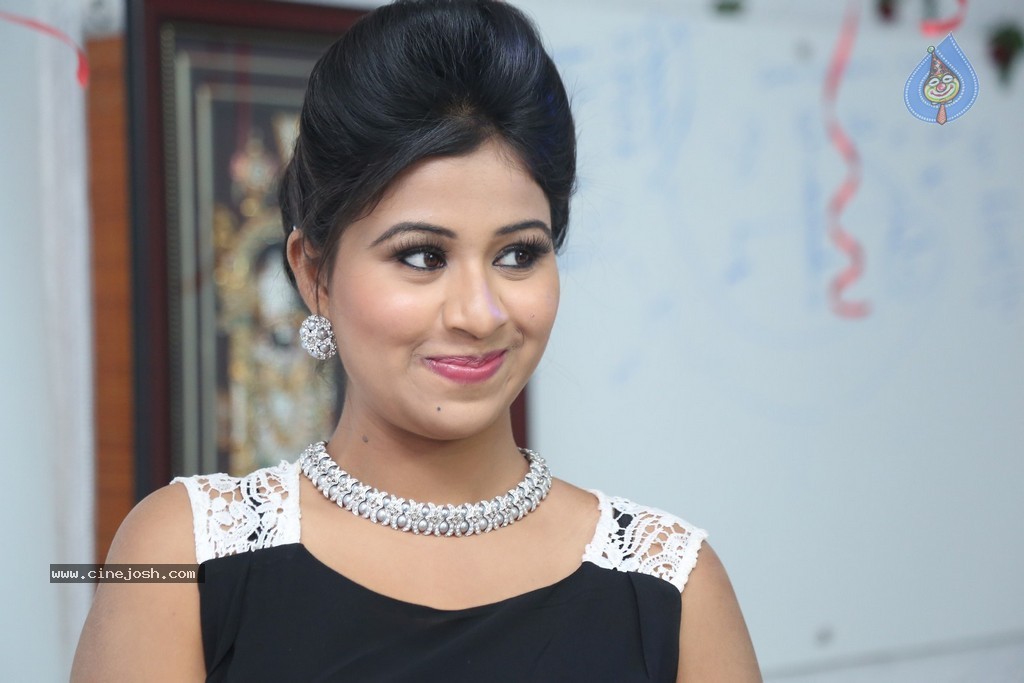 Manali Rathod Hot Stills - 57 / 134 photos