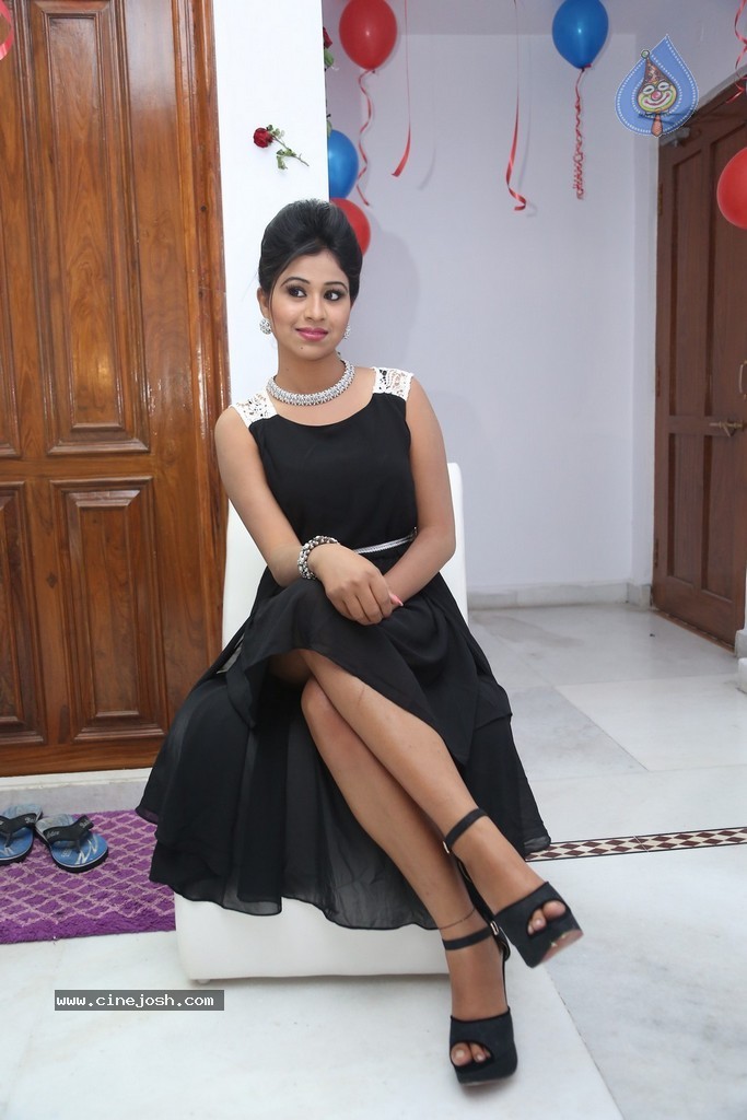 Manali Rathod Hot Stills - 88 / 134 photos