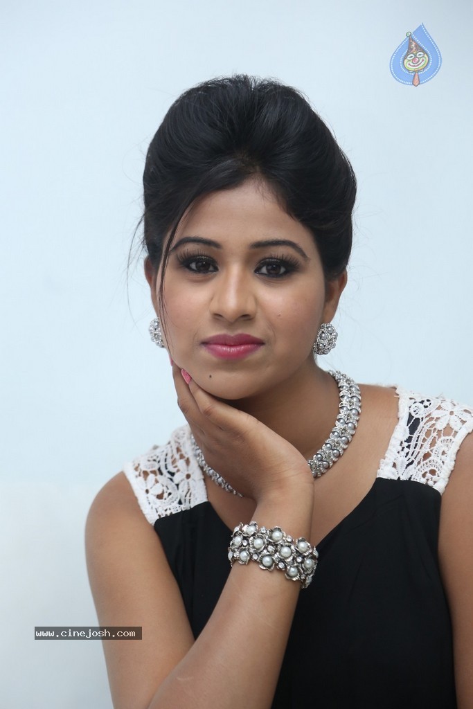 Manali Rathod Hot Stills - 115 / 134 photos