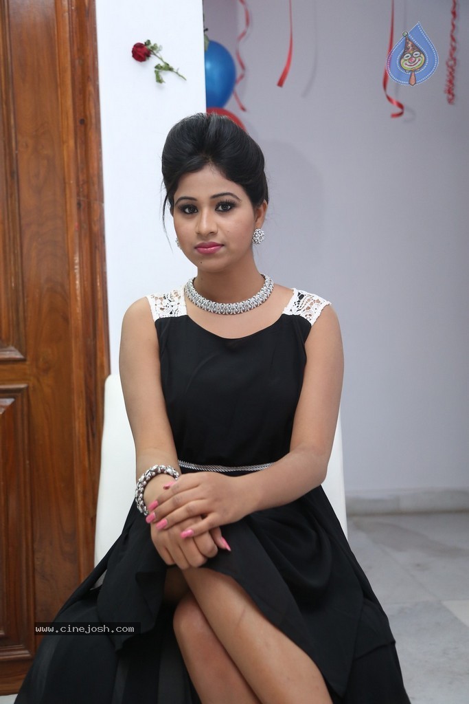 Manali Rathod Hot Stills - 118 / 134 photos