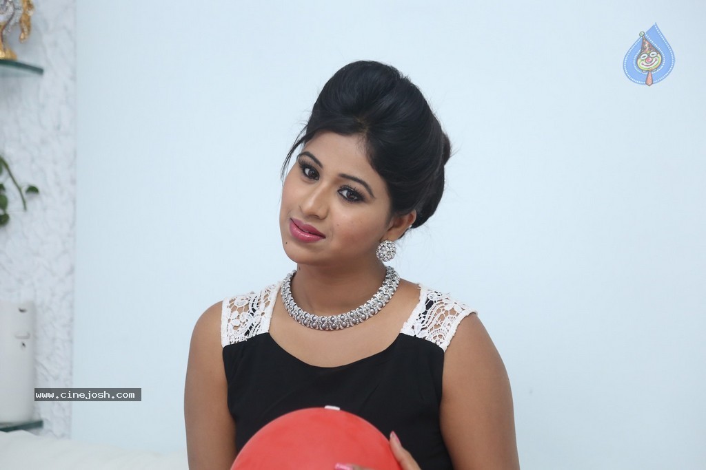 Manali Rathod Hot Stills - 128 / 134 photos