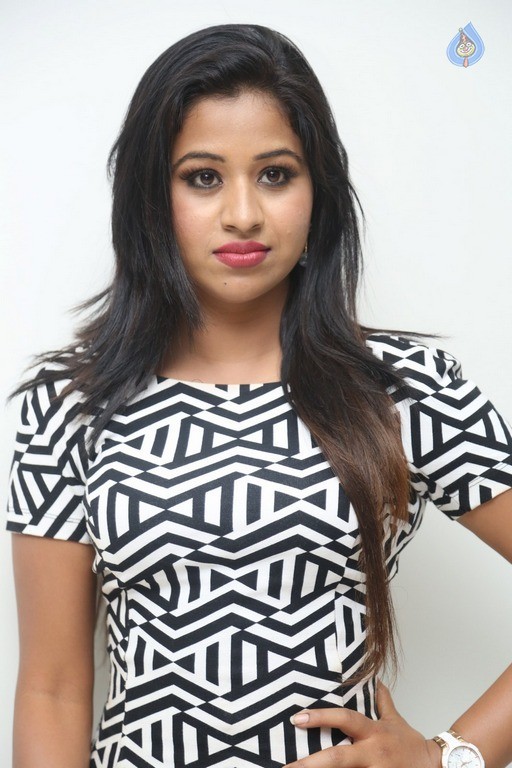 Manali Rathod Latest Pics - 23 / 42 photos