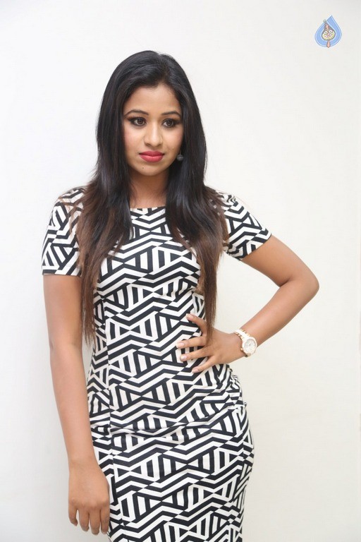 Manali Rathod Latest Pics - 36 / 42 photos