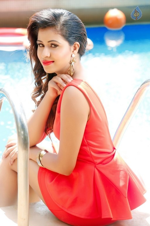 Manali Rathod Latest Pics - 10 / 25 photos