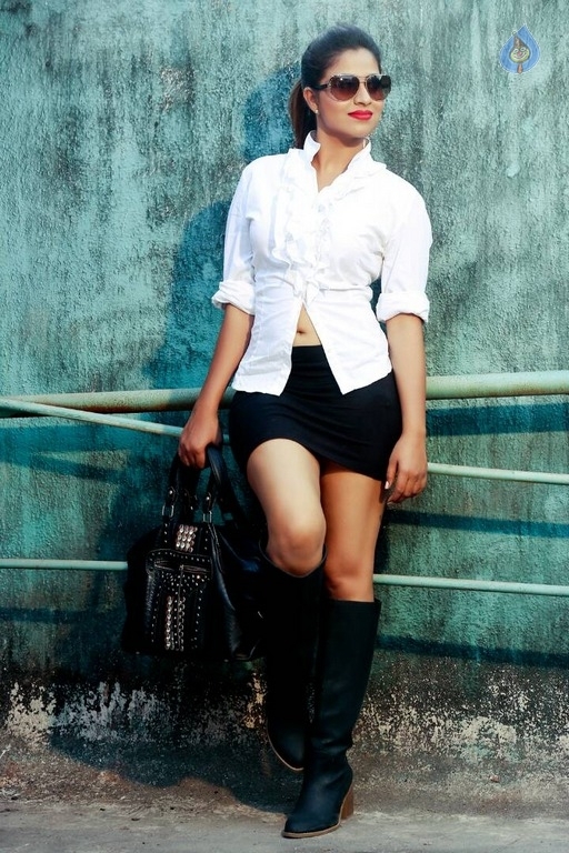 Manali Rathod Latest Pics - 10 / 16 photos