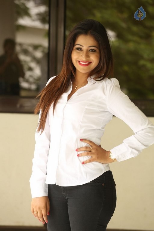 Manali Rathod New Images - 29 / 41 photos