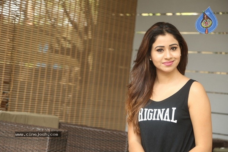 Manali Rathod New Images - 2 / 21 photos