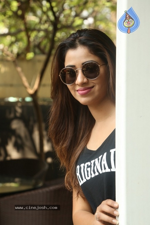 Manali Rathod New Images - 8 / 21 photos