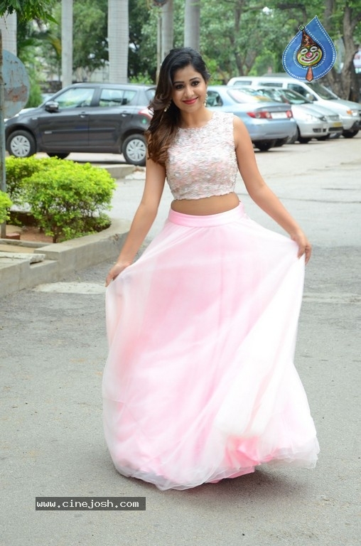 Manali Rathod New Pics - 26 / 29 photos