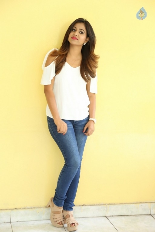 Manali Rathod New Pics - 21 / 21 photos