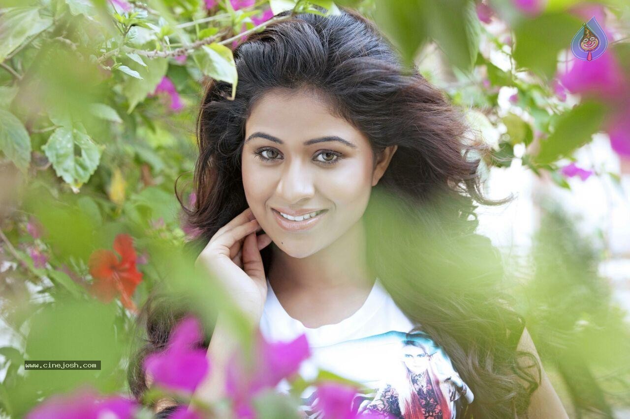 Manali Rathod New Pictures - 16 / 35 photos