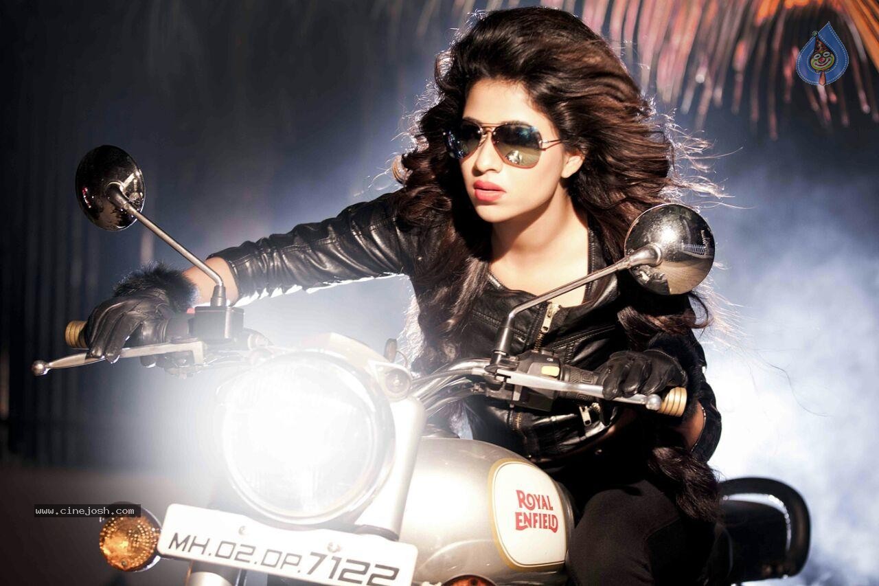 Manali Rathod New Pictures - 17 / 35 photos