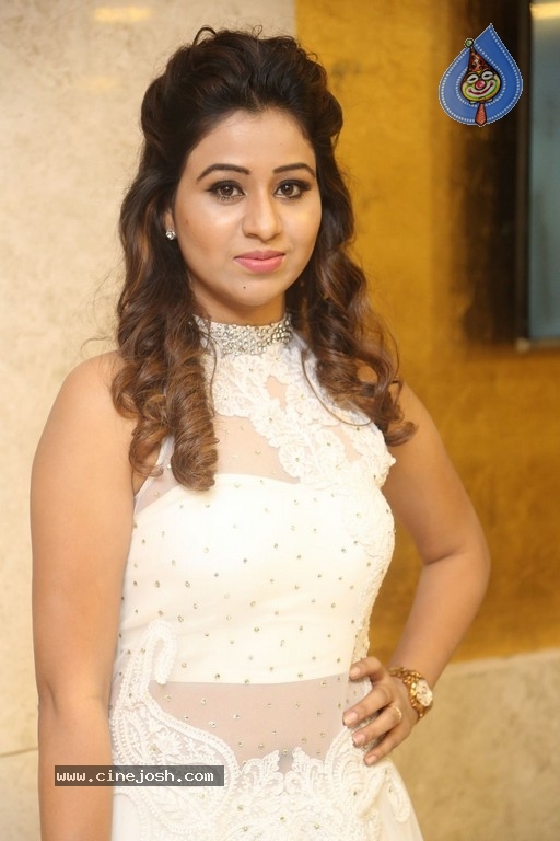 Manali Rathod Pics - 38 / 47 photos