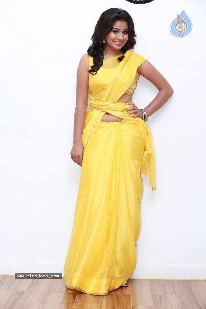 Manali Rathode Hot Stills - 9 / 12 photos