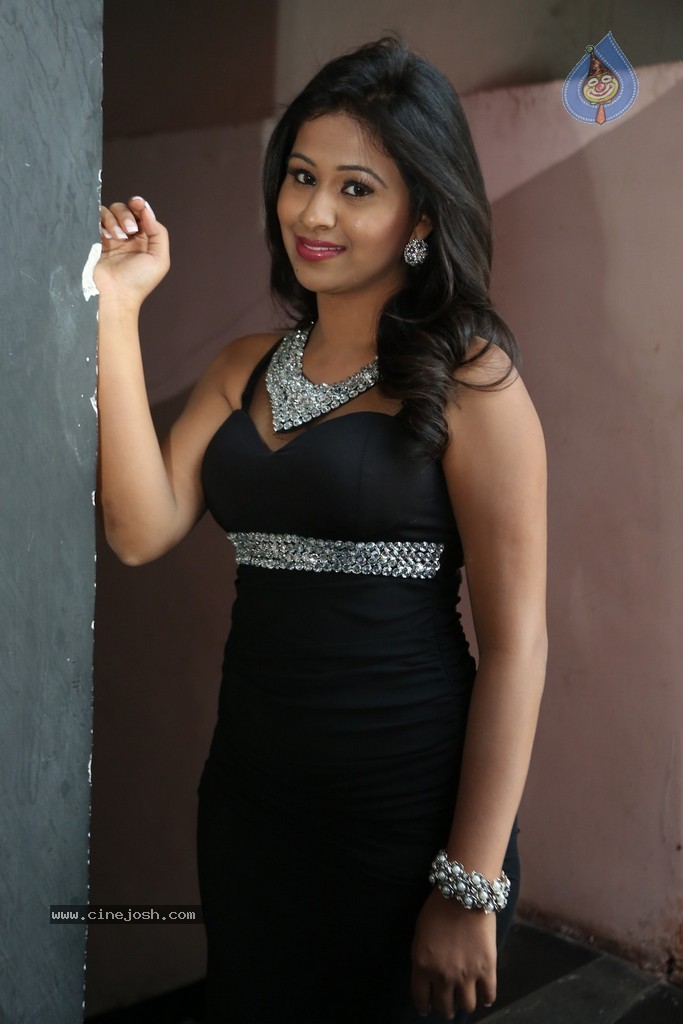 Manali Rathode Latest Stills - 28 / 95 photos