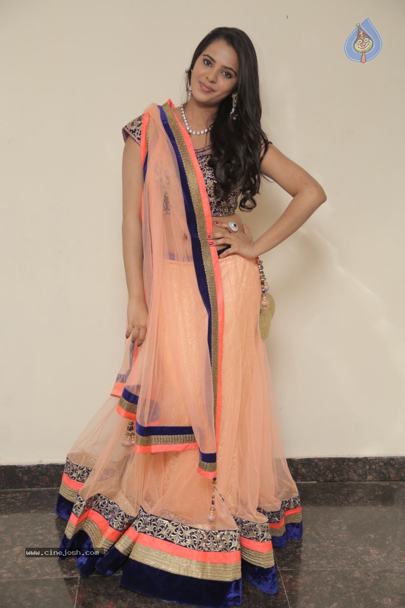 Manasa New Stills - 26 / 77 photos