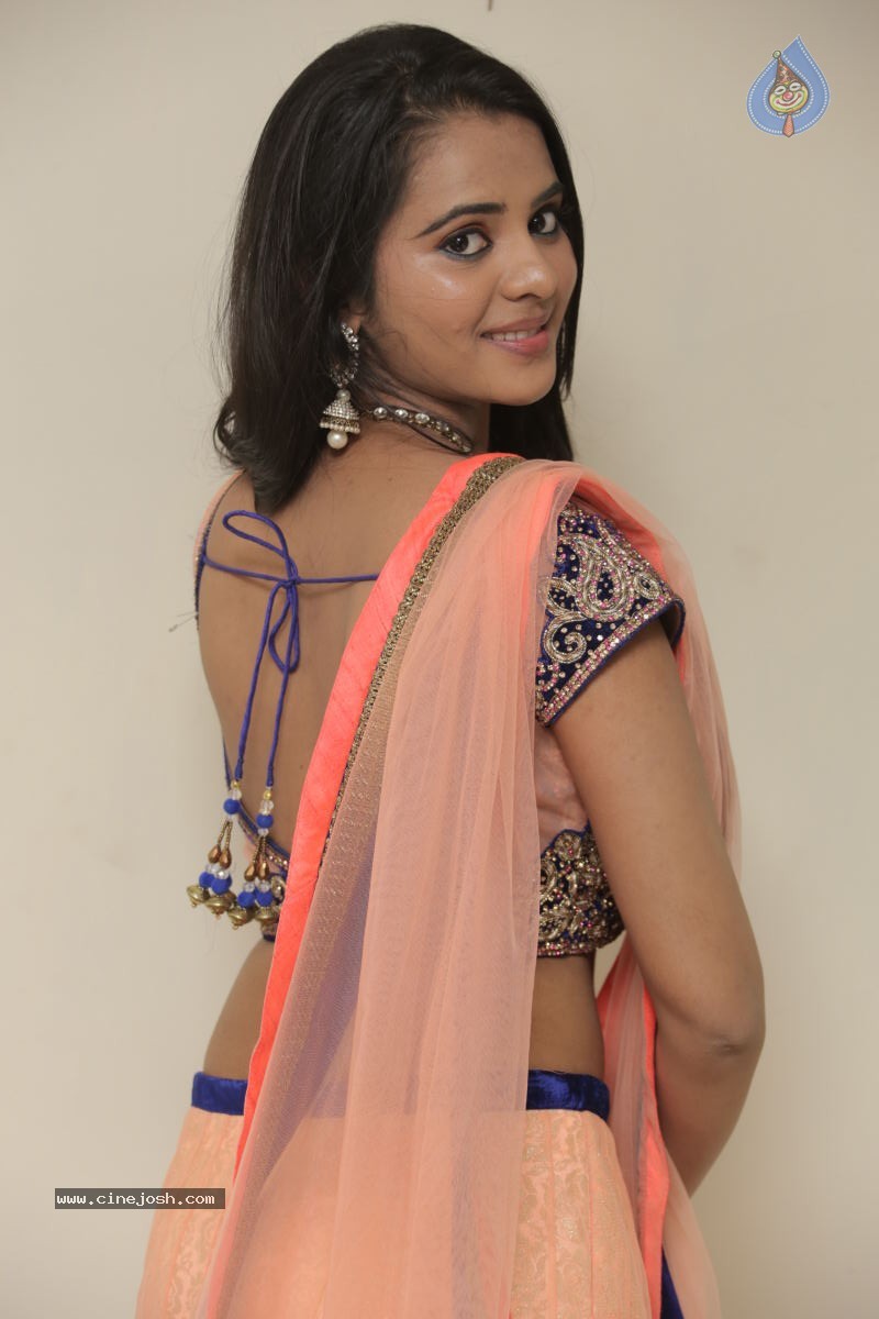 Manasa New Stills - 61 / 77 photos