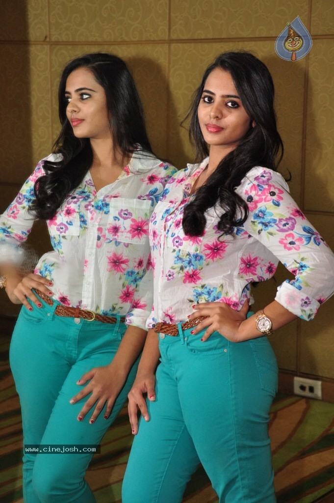 Manasa New Stills - 46 / 59 photos