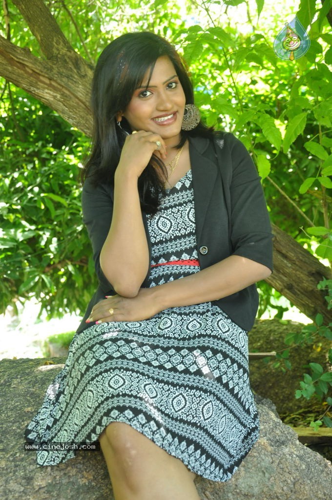 Manaswini Stills - 33 / 94 photos