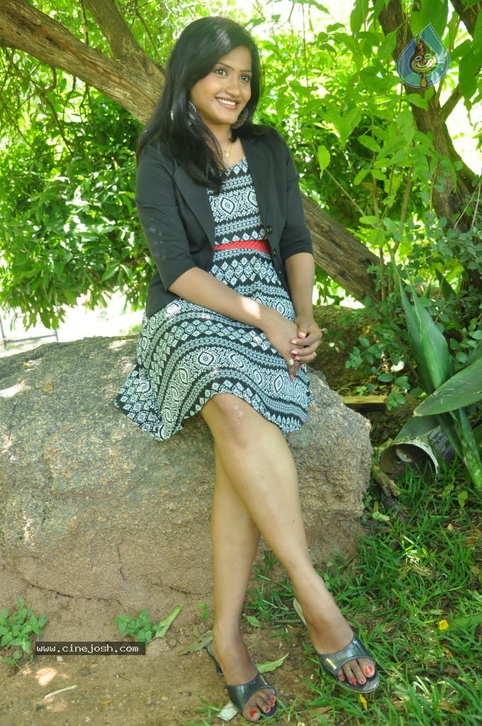 Manaswini Stills - 52 / 94 photos