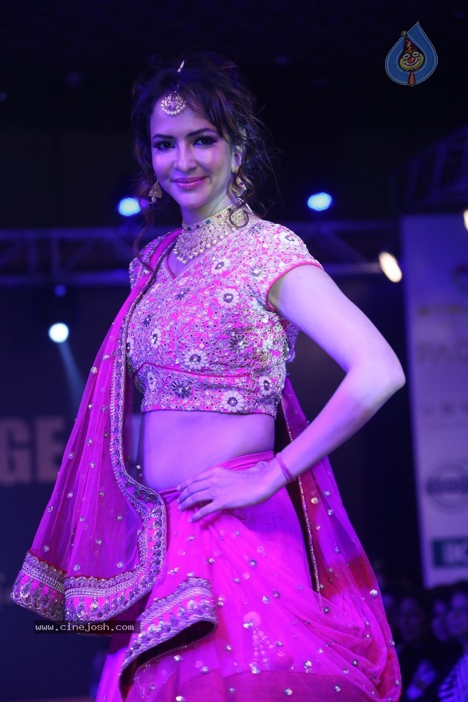 Manchu Lakshmi at Teach for Change Fashion Show - 11 / 32 photos