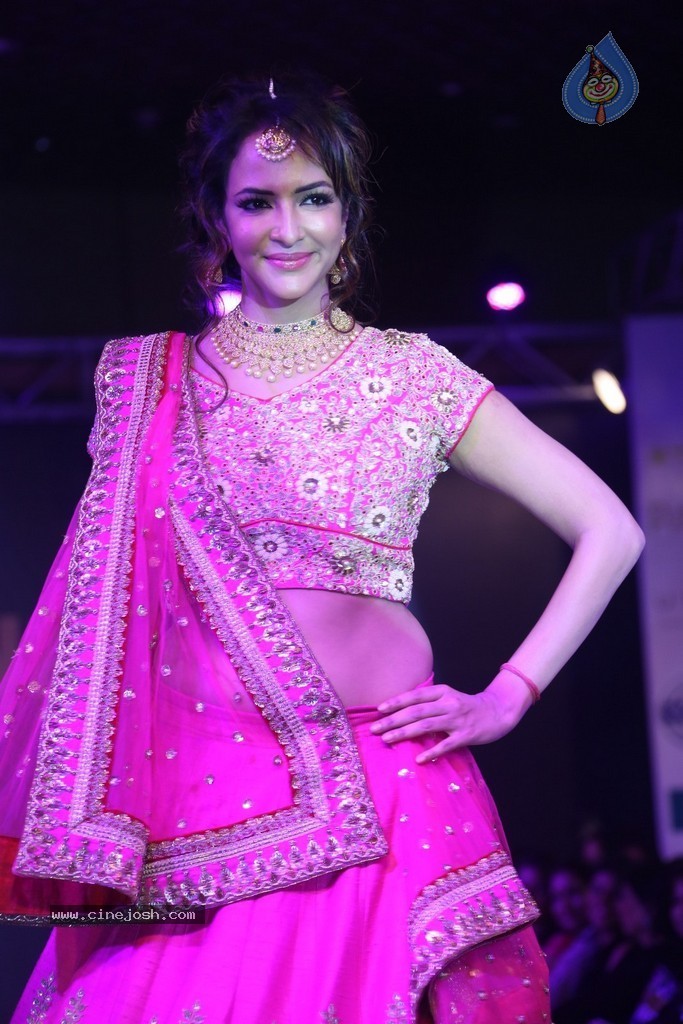 Manchu Lakshmi at Teach for Change Fashion Show - 12 / 32 photos