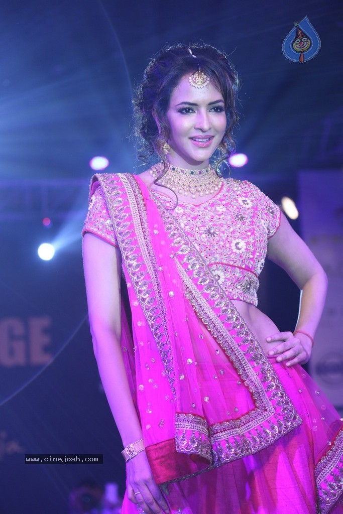 Manchu Lakshmi at Teach for Change Fashion Show - 15 / 32 photos