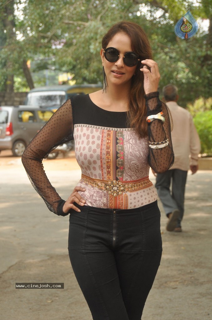 Manchu Lakshmi Latest Gallery - 33 / 118 photos