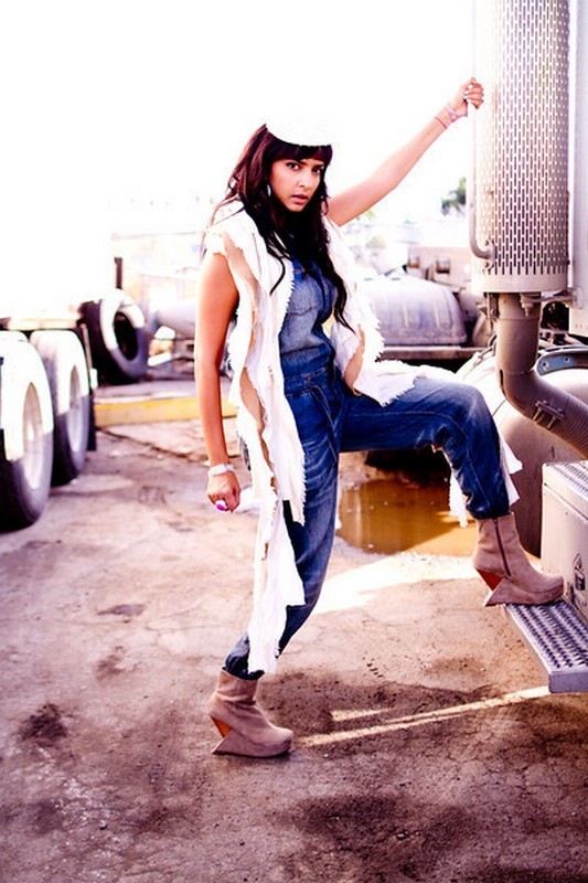 Manchu Lakshmi New Photos - 47 / 111 photos