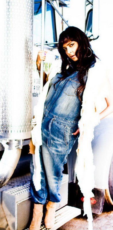 Manchu Lakshmi New Photos - 99 / 111 photos