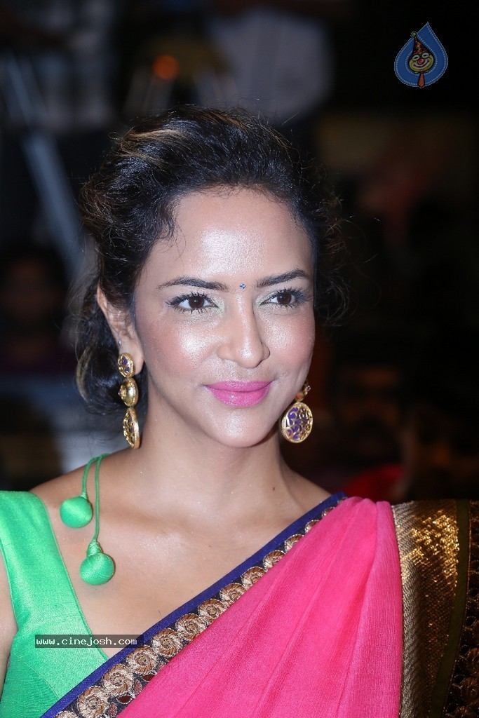 Manchu Lakshmi Pics - 8 / 32 photos