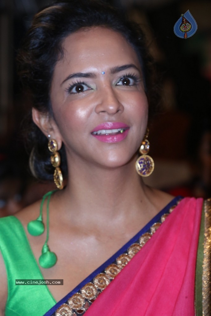 Manchu Lakshmi Pics - 15 / 32 photos